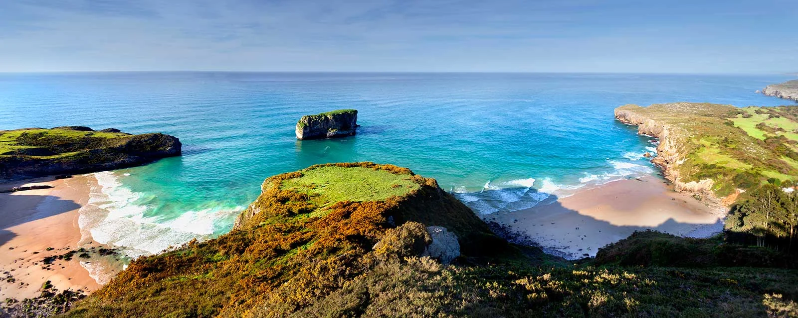 Playas y costa de Llanes vistas desde los acantilados